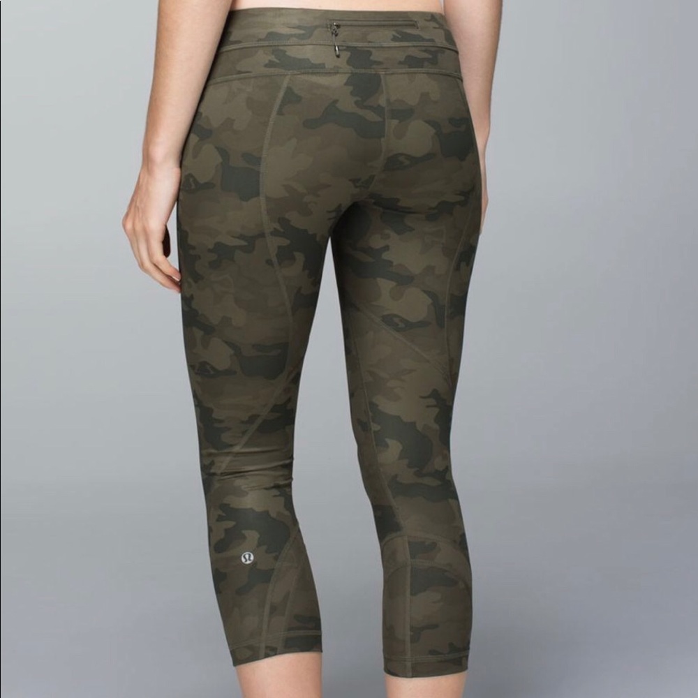 Lululemon camo cropped leggings